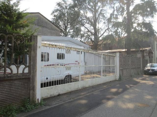 Palazzo / Stabile in vendita a Cesano Maderno MB
