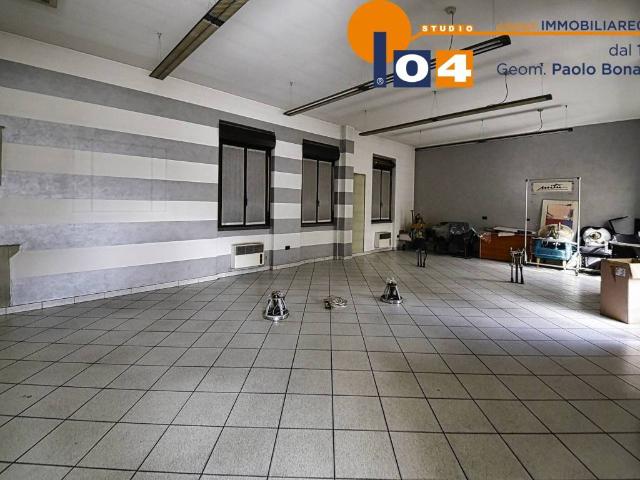 Palazzo / Stabile in vendita a Cesano Maderno MB
