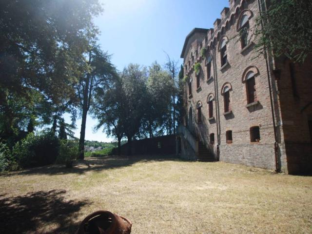 Palazzo / Stabile in vendita a Cesena FC