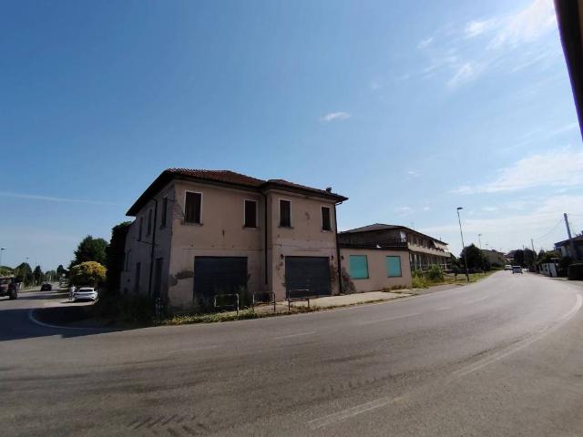 Palazzo / Stabile in vendita a Ceregnano RO