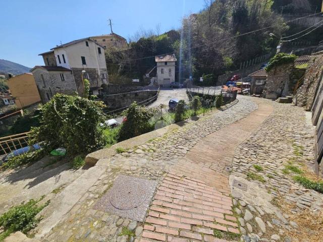 Palazzo / Stabile in vendita a Ceriana IM