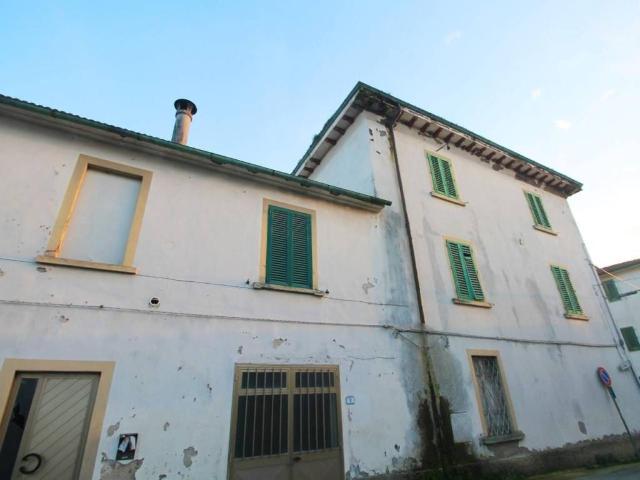 Palazzo / Stabile in vendita a Cerreto Guidi FI