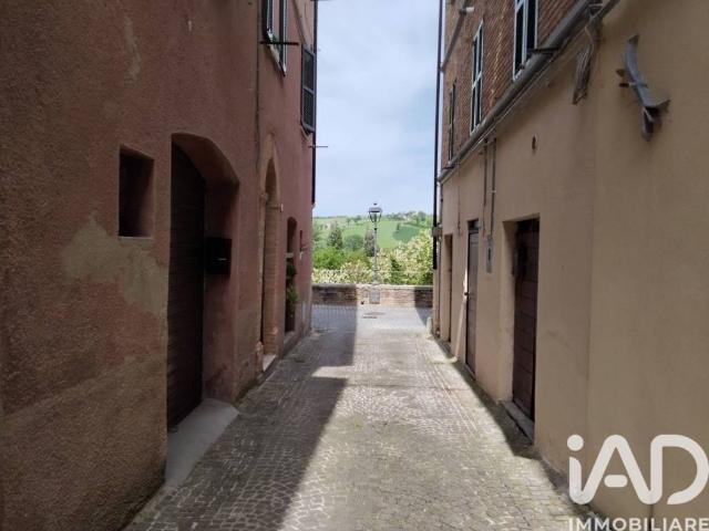 Palazzo / Stabile in vendita a Cerreto d'Esi AN