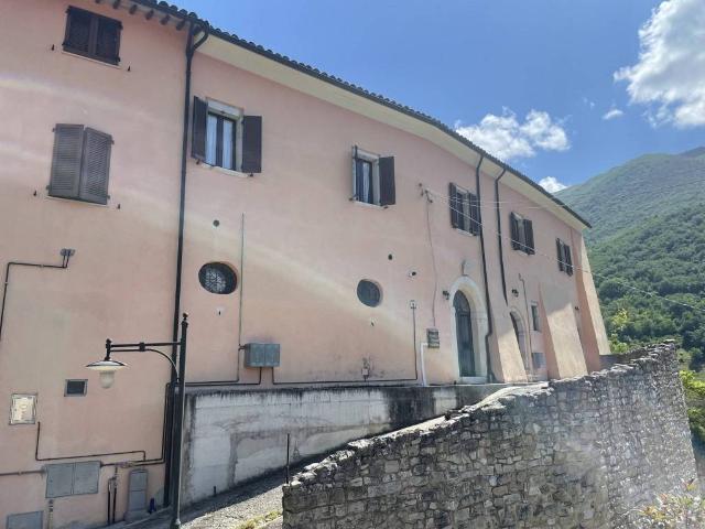 Palazzo / Stabile in vendita a Cerreto di Spoleto PG
