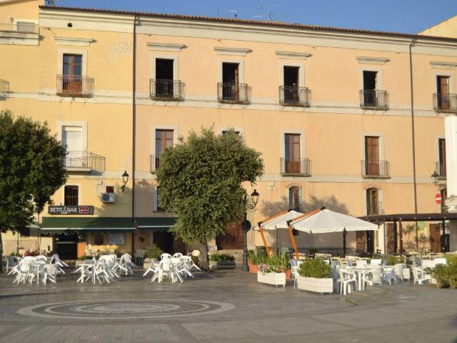Palazzo / Stabile in vendita a Cetraro CS