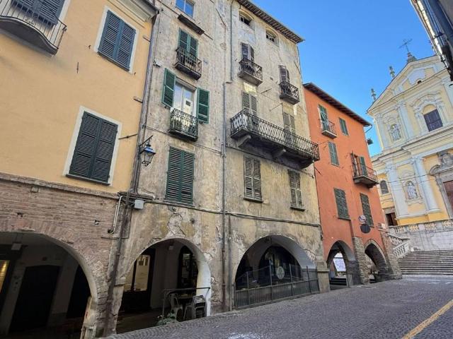 Palazzo / Stabile in vendita a Ceva CN