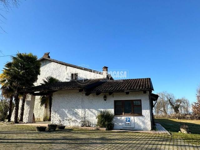 Palazzo / Stabile in vendita a Cherasco CN