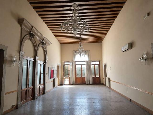 Palazzo / Stabile in vendita a Chioggia VE