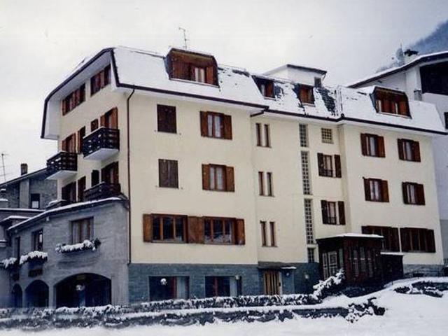 Palazzo / Stabile in vendita a Chiesa in Valmalenco SO