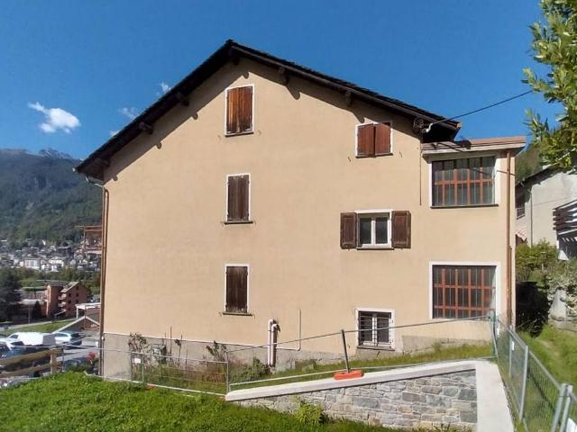 Palazzo / Stabile in vendita a Chiesa in Valmalenco SO