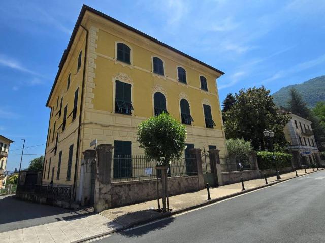 Palazzo / Stabile in vendita a Cicagna GE