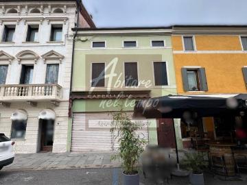 Palazzo / Stabile in vendita a Cittadella PD