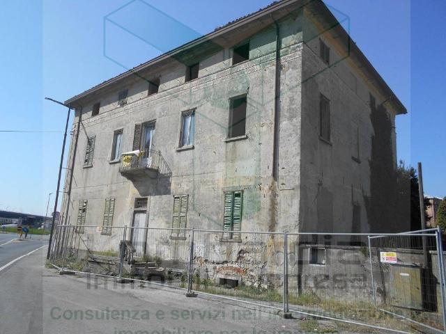Palazzo / Stabile in vendita a Civate LC
