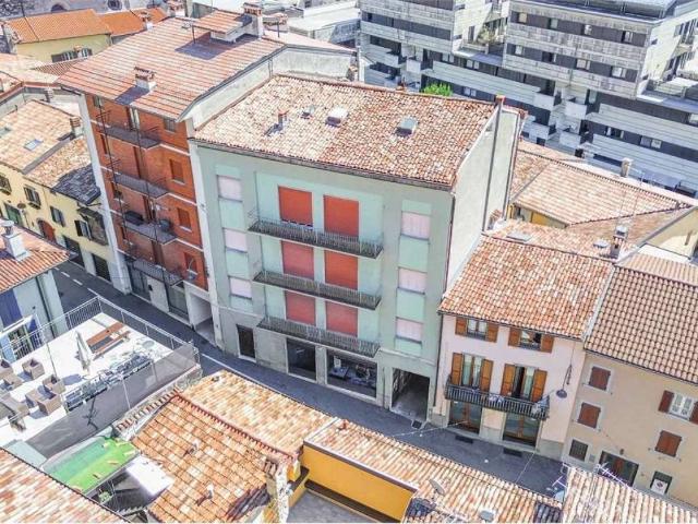 Palazzo / Stabile in vendita a Clusone BG