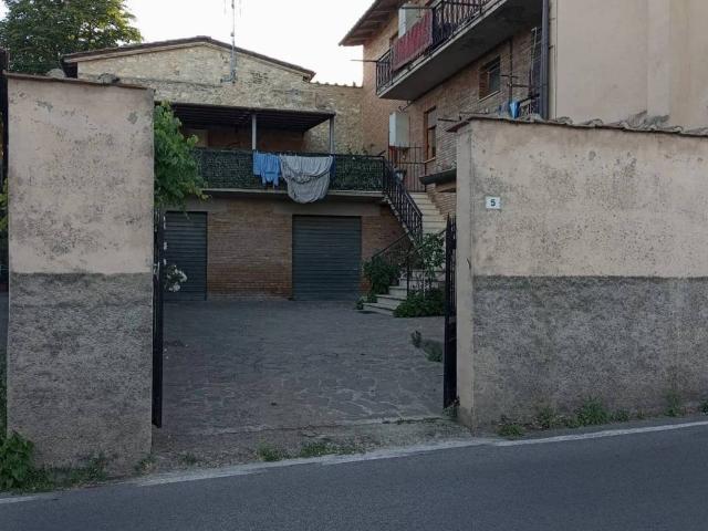 Palazzo / Stabile in vendita a Colle di Val d'Elsa SI