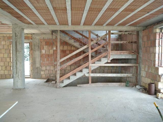 Palazzo / Stabile in vendita a Collecorvino PE