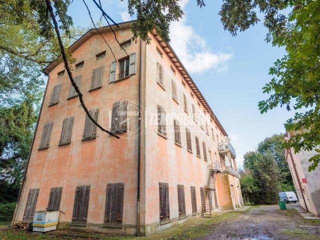 Palazzo / Stabile in vendita a Collecchio PR