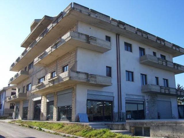 Palazzo / Stabile in vendita a Colledara TE