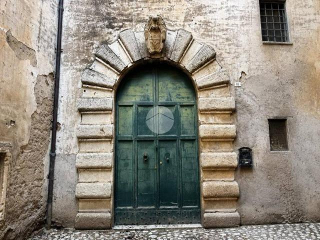 Palazzo / Stabile in vendita a Collevecchio RI