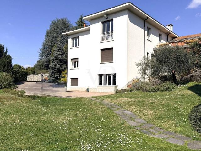 Palazzo / Stabile in vendita a Como CO
