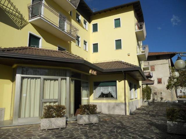Palazzo / Stabile in vendita a Comano Terme TN