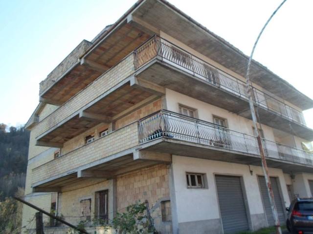 Palazzo / Stabile in vendita a Comunanza AP
