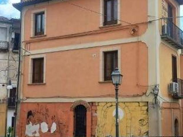 Palazzo / Stabile in vendita a Cosenza CS