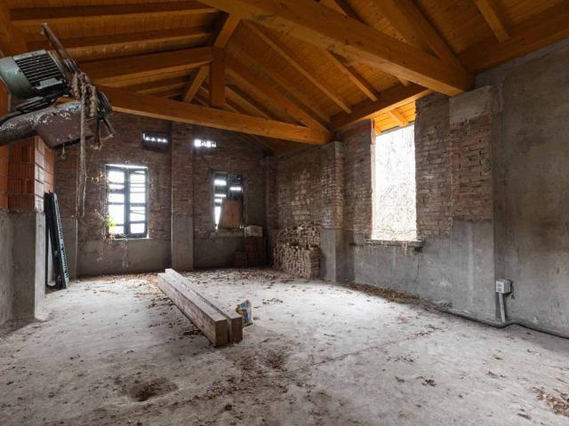 Palazzo / Stabile in vendita a Costa Masnaga LC