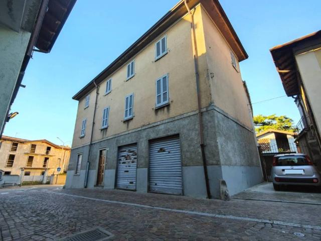 Palazzo / Stabile in vendita a Costa Masnaga LC