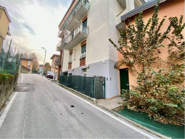 Palazzo / Stabile in vendita a Costa Masnaga LC