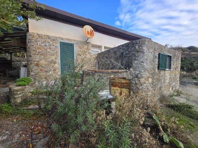 Palazzo / Stabile in vendita a Costarainera IM