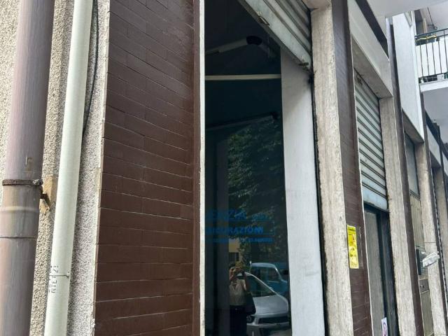 Palazzo / Stabile in vendita a Cormano MI
