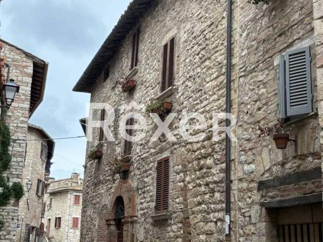 Palazzo / Stabile in vendita a Corciano PG