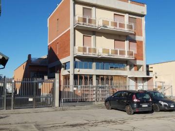 Palazzo / Stabile in vendita a Corsico MI