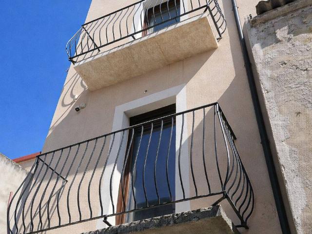 Palazzo / Stabile in vendita a Cotronei KR