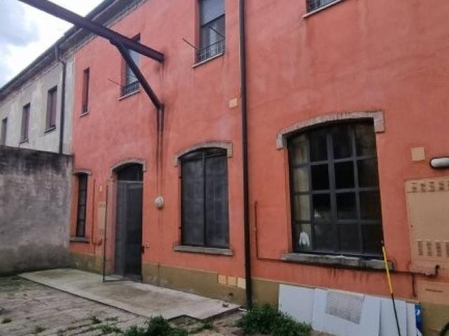 Palazzo / Stabile in vendita a Crema CR