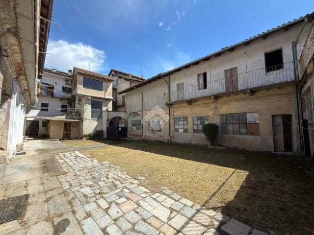 Palazzo / Stabile in vendita a Crescentino VC