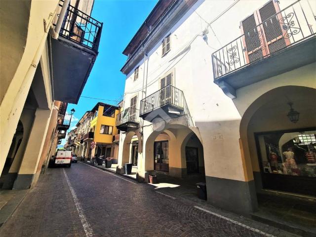 Palazzo / Stabile in vendita a Crescentino VC