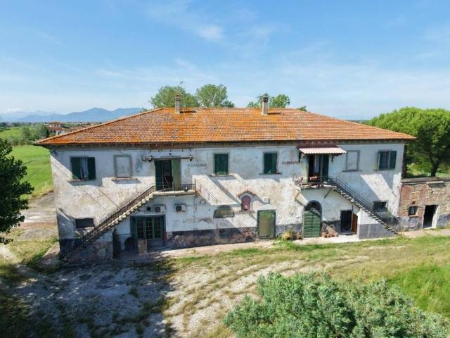Palazzo / Stabile in vendita a Crespina e Lorenzana PI