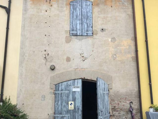 Palazzo / Stabile in vendita a Crevalcore BO