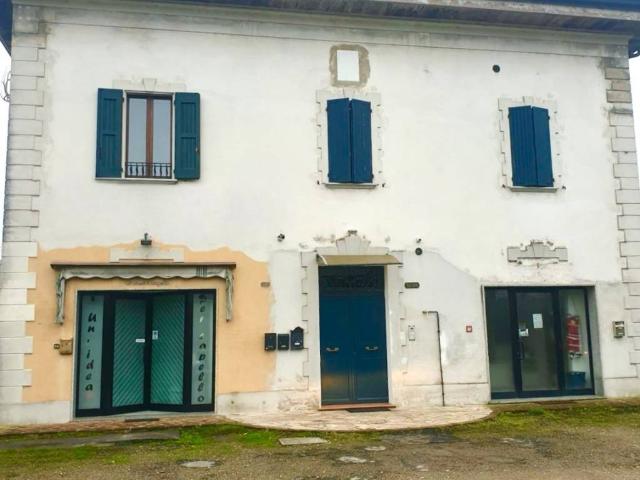 Palazzo / Stabile in vendita a Crevalcore BO
