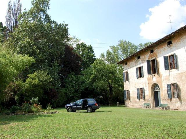 Palazzo / Stabile in vendita a Crevalcore BO