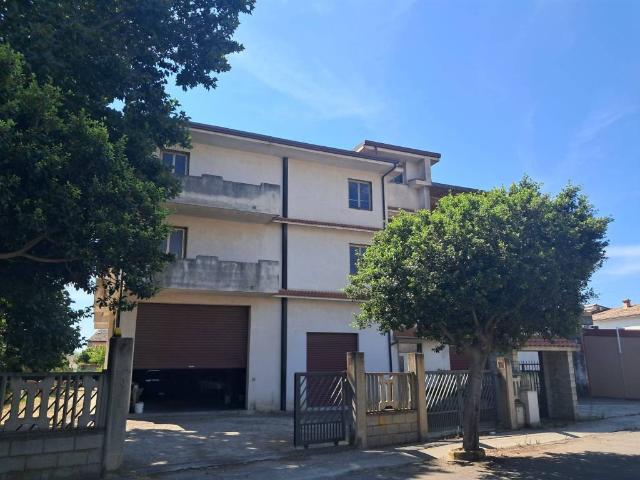 Palazzo / Stabile in vendita a Cropani CZ