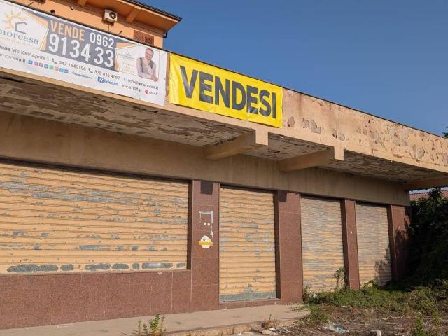 Palazzo / Stabile in vendita a Crotone KR