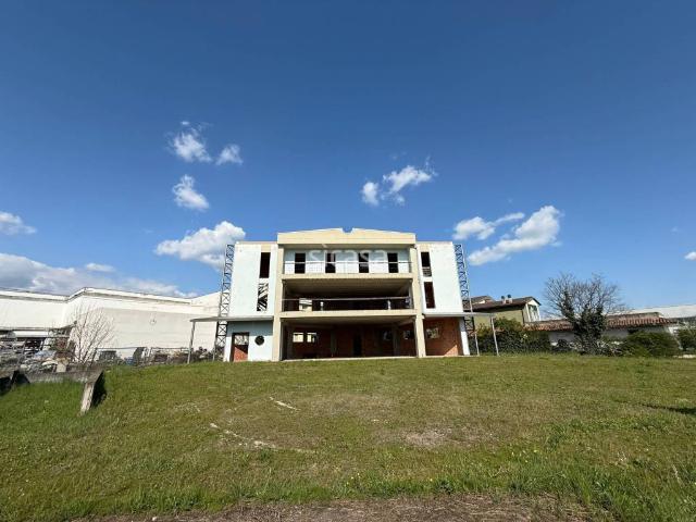 Palazzo / Stabile in vendita a Dueville VI