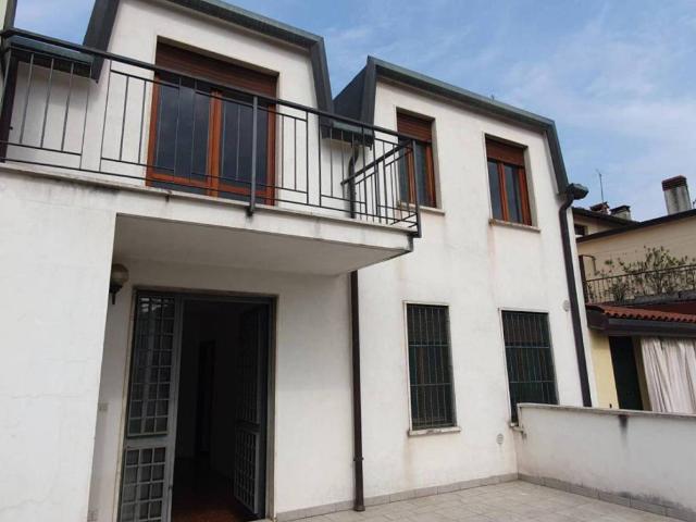 Palazzo / Stabile in vendita a Dueville VI