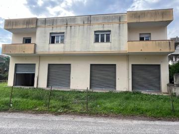 Palazzo / Stabile in vendita a Davoli CZ