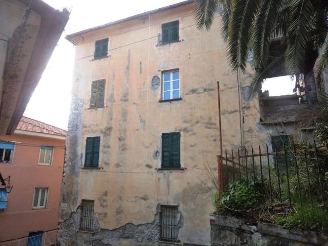 Palazzo / Stabile in vendita a Deiva Marina SP