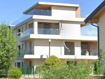 Palazzo / Stabile in vendita a Desenzano del Garda BS