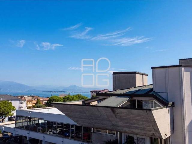 Palazzo / Stabile in vendita a Desenzano del Garda BS